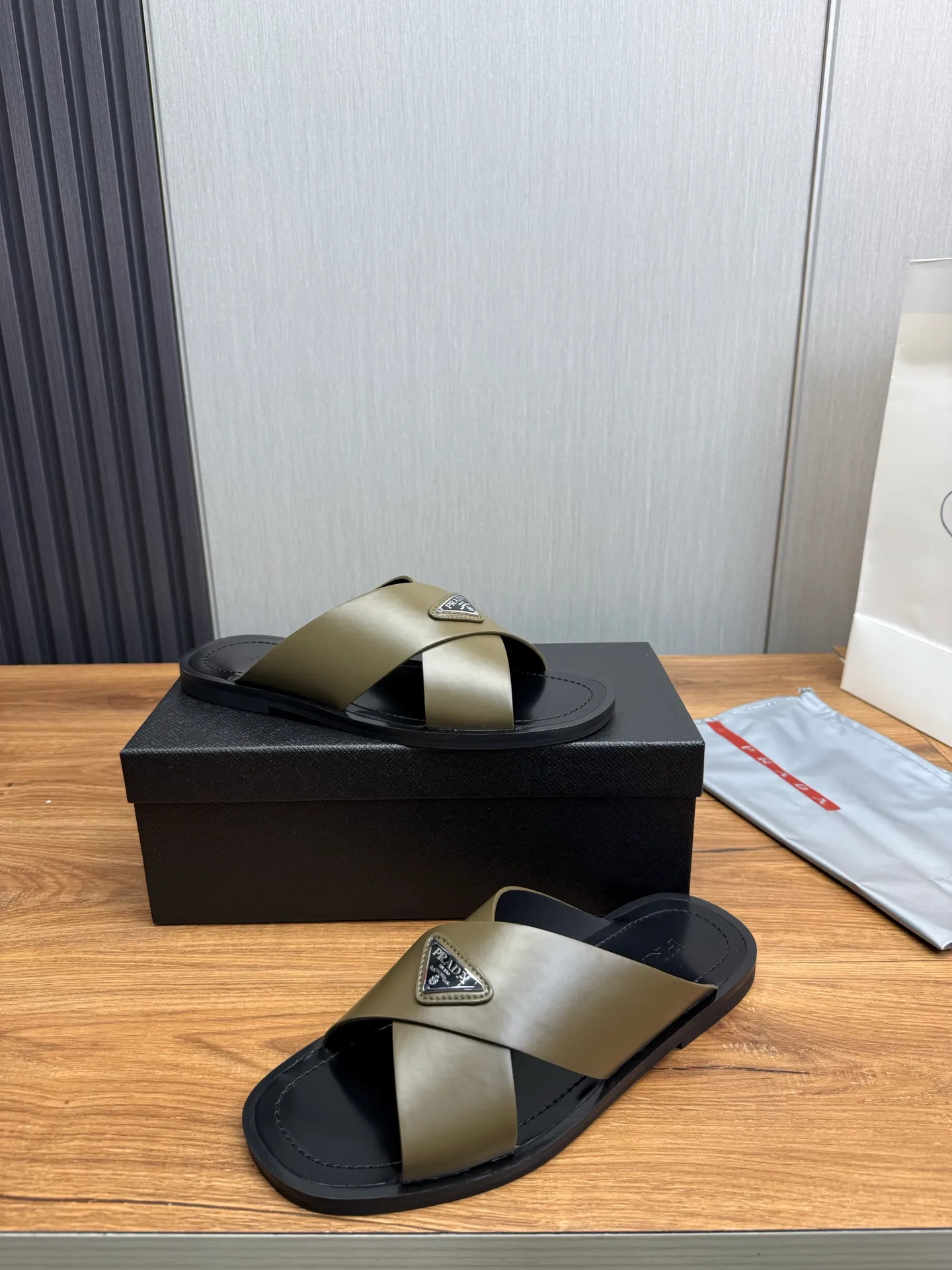 Factory price 340💰 ＰＲＡＤＡPrada - popular men's slippers hot sale 🔥 🩴Official website one to one production 38-45 sizes 45 46 🉑️Customized!